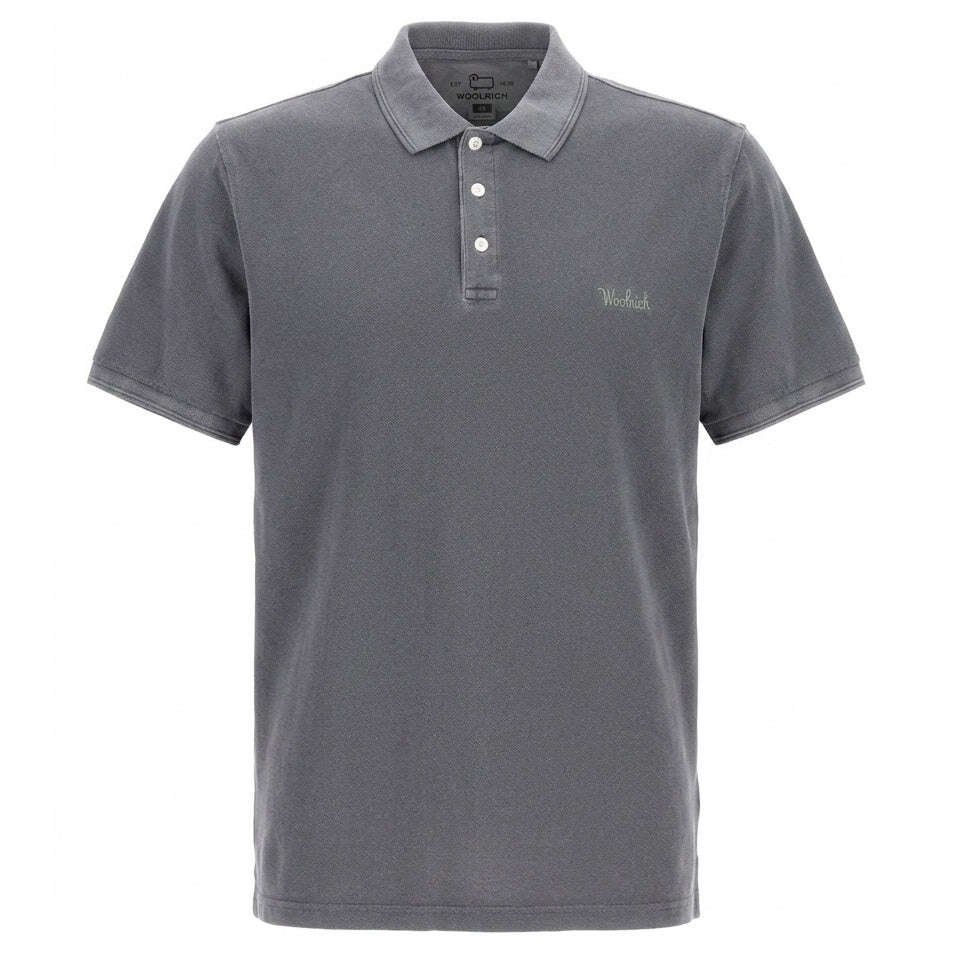 Woolrich polo grijs washed klein Woolrich logo uitgeschreven